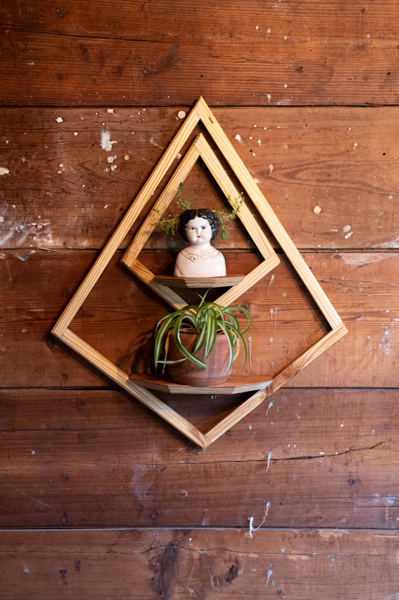Wall Mount Double Diamond Planter with Saucers