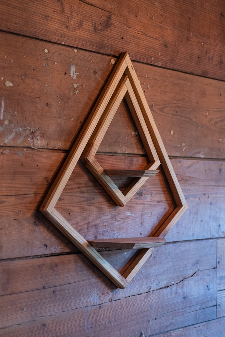 Wall Mount Double Diamond Planter with Saucers